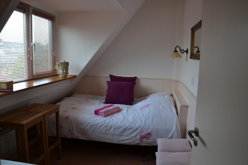 B&B Macbed Checkin-Time 1700-1800 Or Request Before You Book Алкмаар Стая снимка