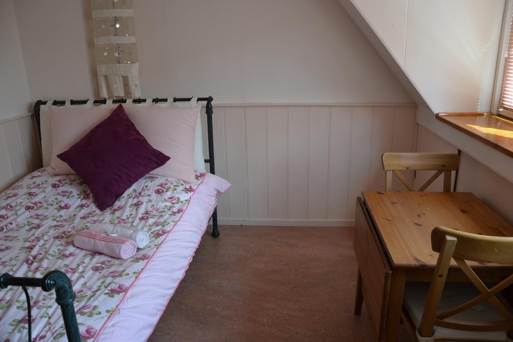 B&B Macbed Checkin-Time 1700-1800 Or Request Before You Book Алкмаар Стая снимка